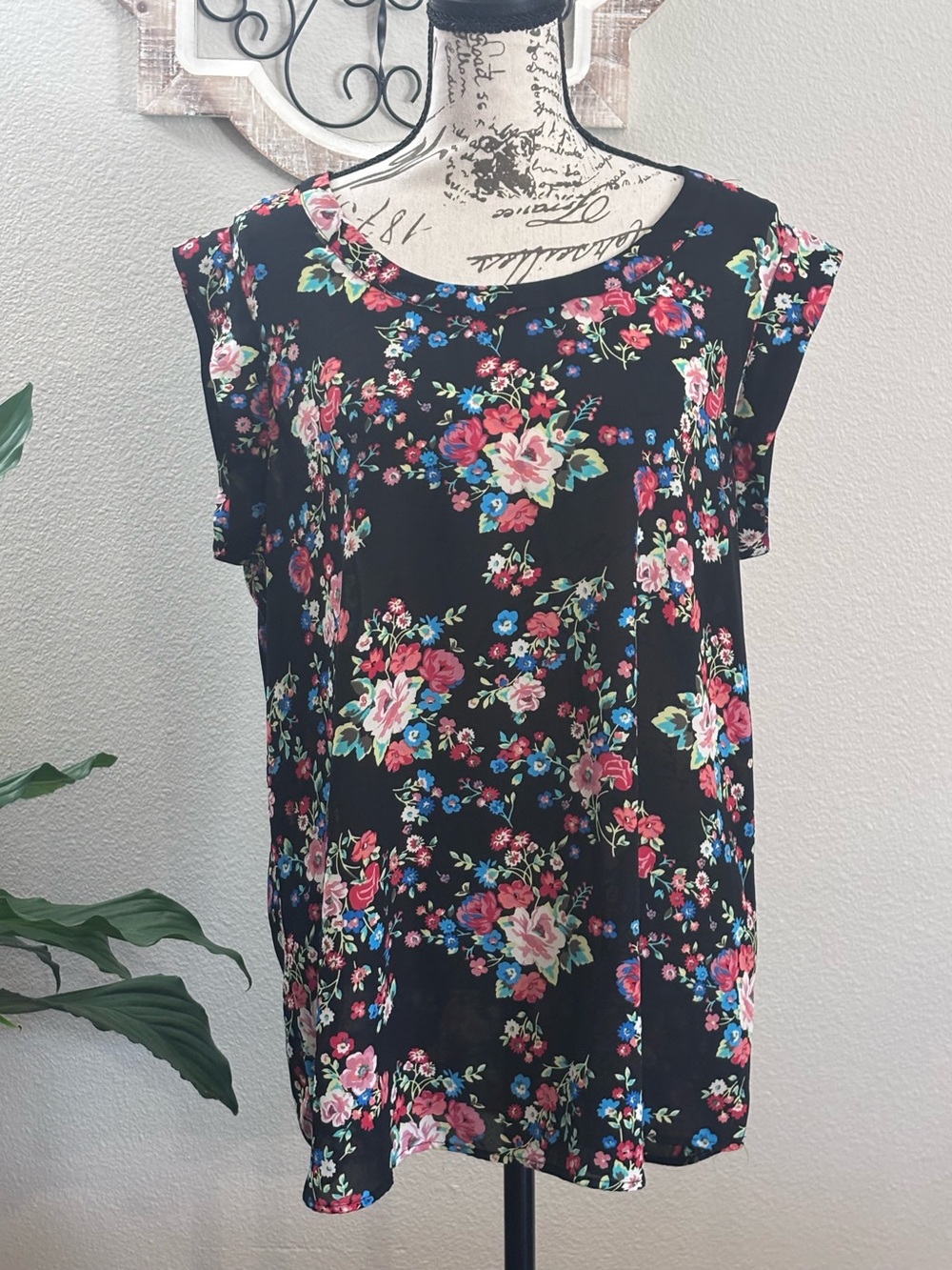 Pleione Black Floral Cap-Sleeve Blouse with Pink and Blue Flowers